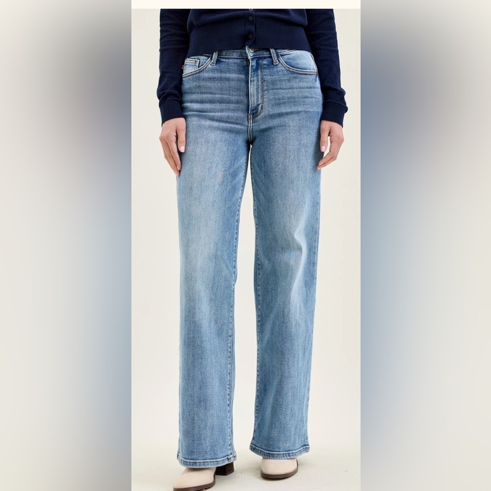 NWT Judy Blue High Waist Wide leg Trouser Jeans in Medium Wash , size 15/32